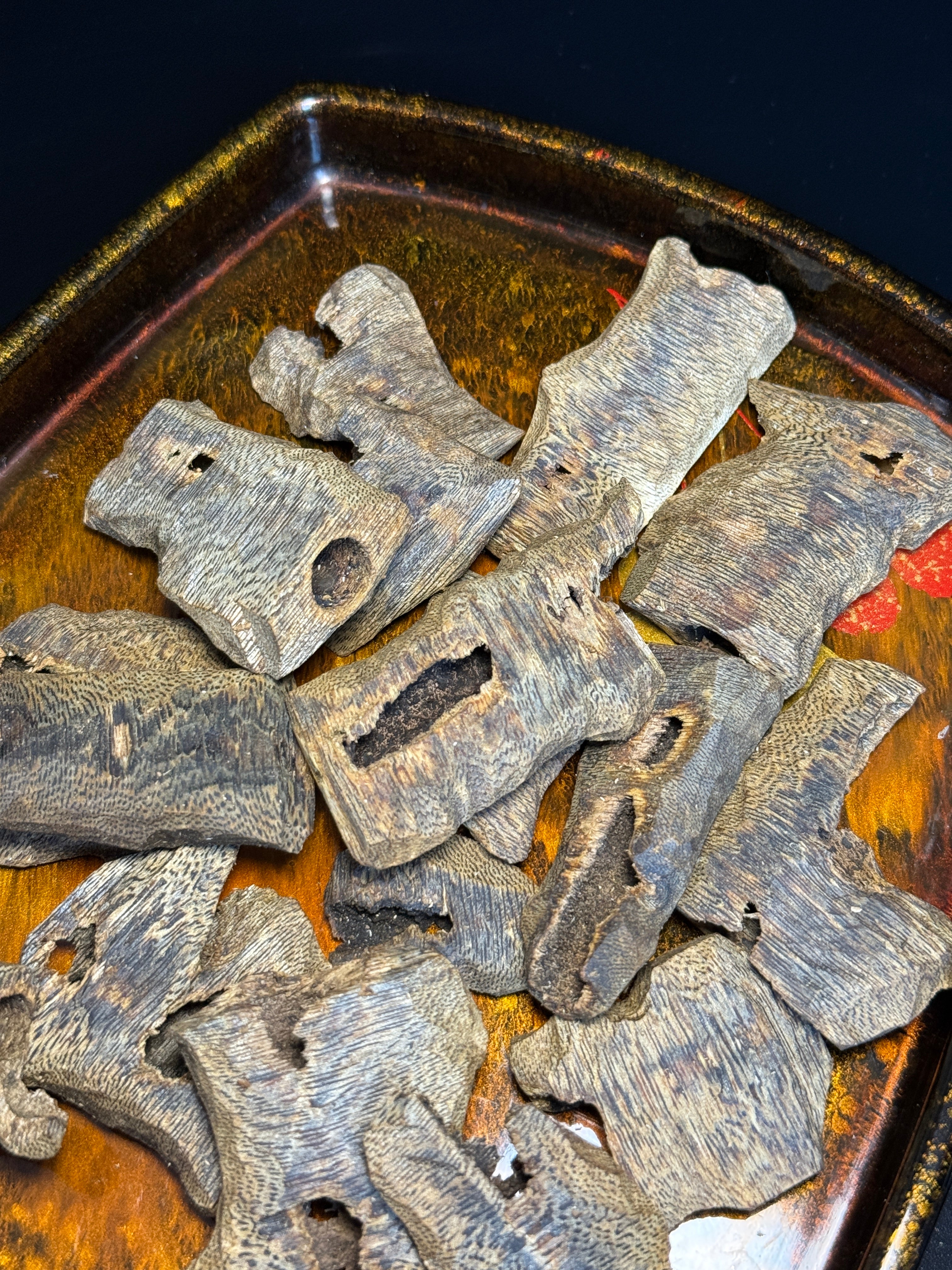 عود شناني مزرع عالي الزيت | حبيبات كبيرة | Premium Cultivated High-Oil Qi Nan Agarwood (Large Particle) |3.3 ر.س / جرام