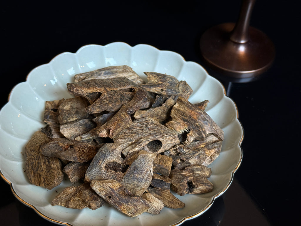 عُود قِي نَان مُزْرَع زَيْت أَسْوَد (جَمَاعِي) | Cultivated Qi Nan Agarwood Black Oil (Bulk) | 2.8 ر.س / جرام