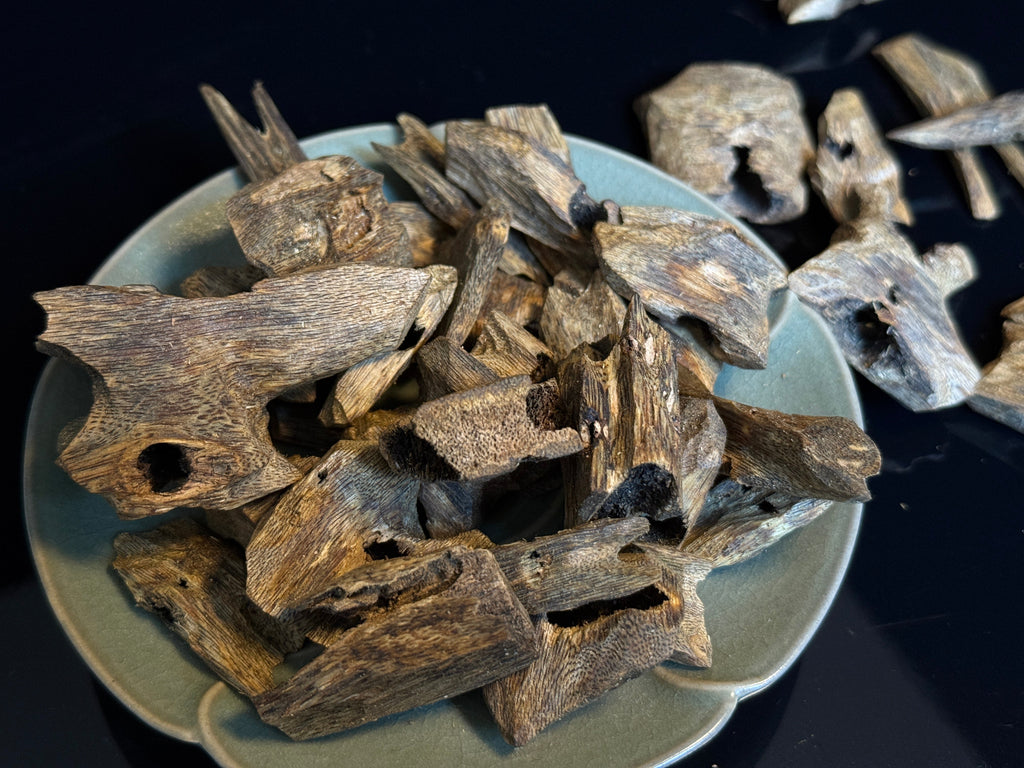 مُزْرَع عُود قِي نَان دِيَانْبَايْ جَمَاعِي | Maoming Dianbai Cultivated Qi Nan Bulk | 2.6 ر.س/جرام